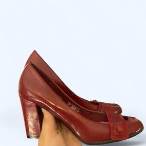 Isaac Mizrahi Burgundy patent leather Heels 6
